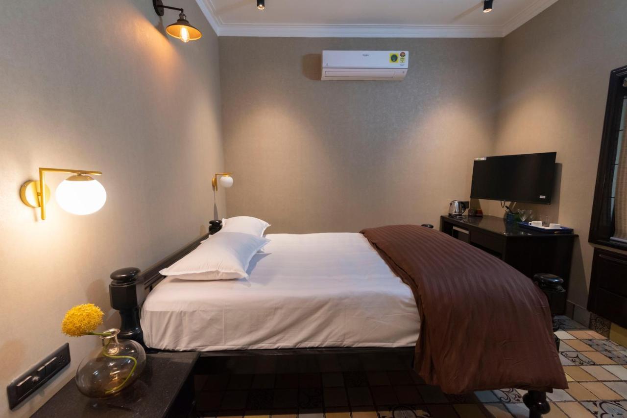 J'S Nest Hotel Kolkata Exterior photo