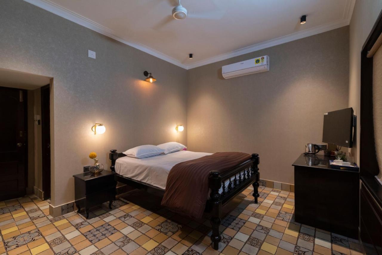 J'S Nest Hotel Kolkata Exterior photo
